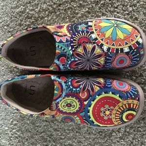 UIN Blossom Art Sneaker Painted Canvas slip on
